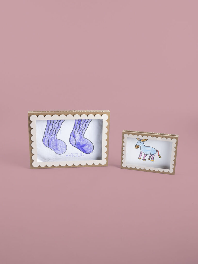 Cornice Porta disegno - Rosa