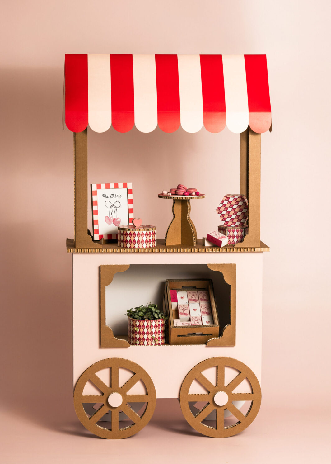 Carretto dei dolci rosa e rosso