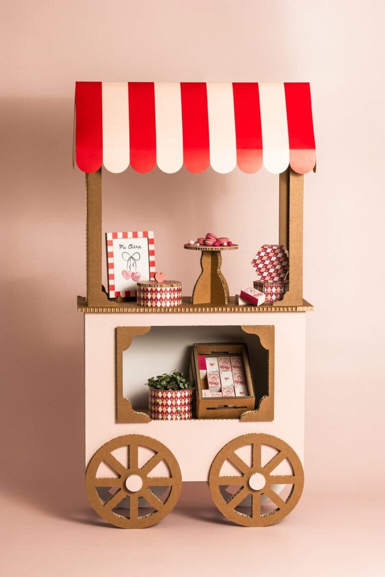 Carretto dei dolci rosa e rosso