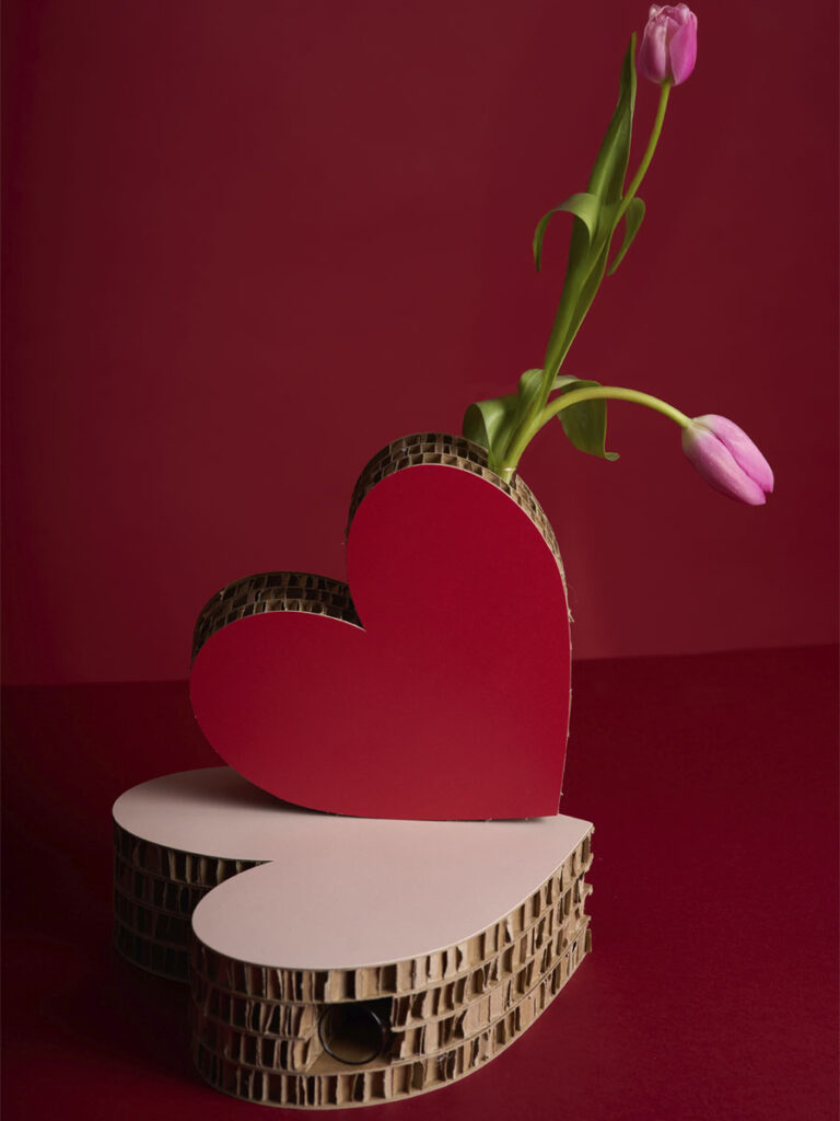 Cuore in cartone porta fiori o essenze rosa e rosso