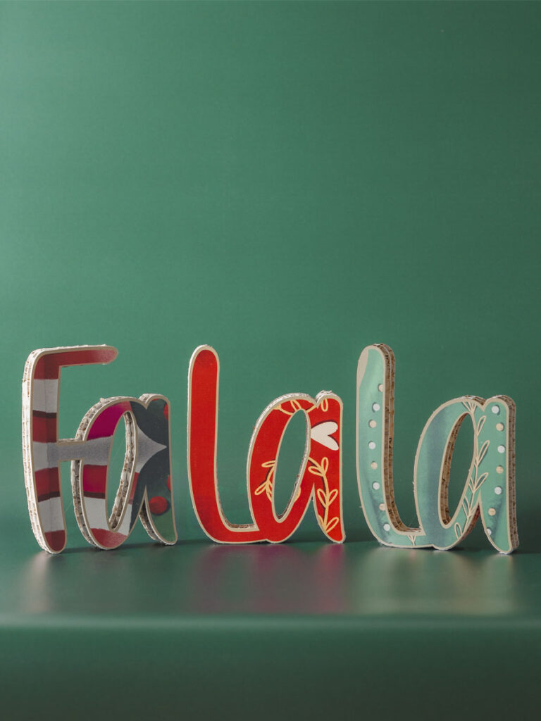 Decorazione scritta "Fa la la"