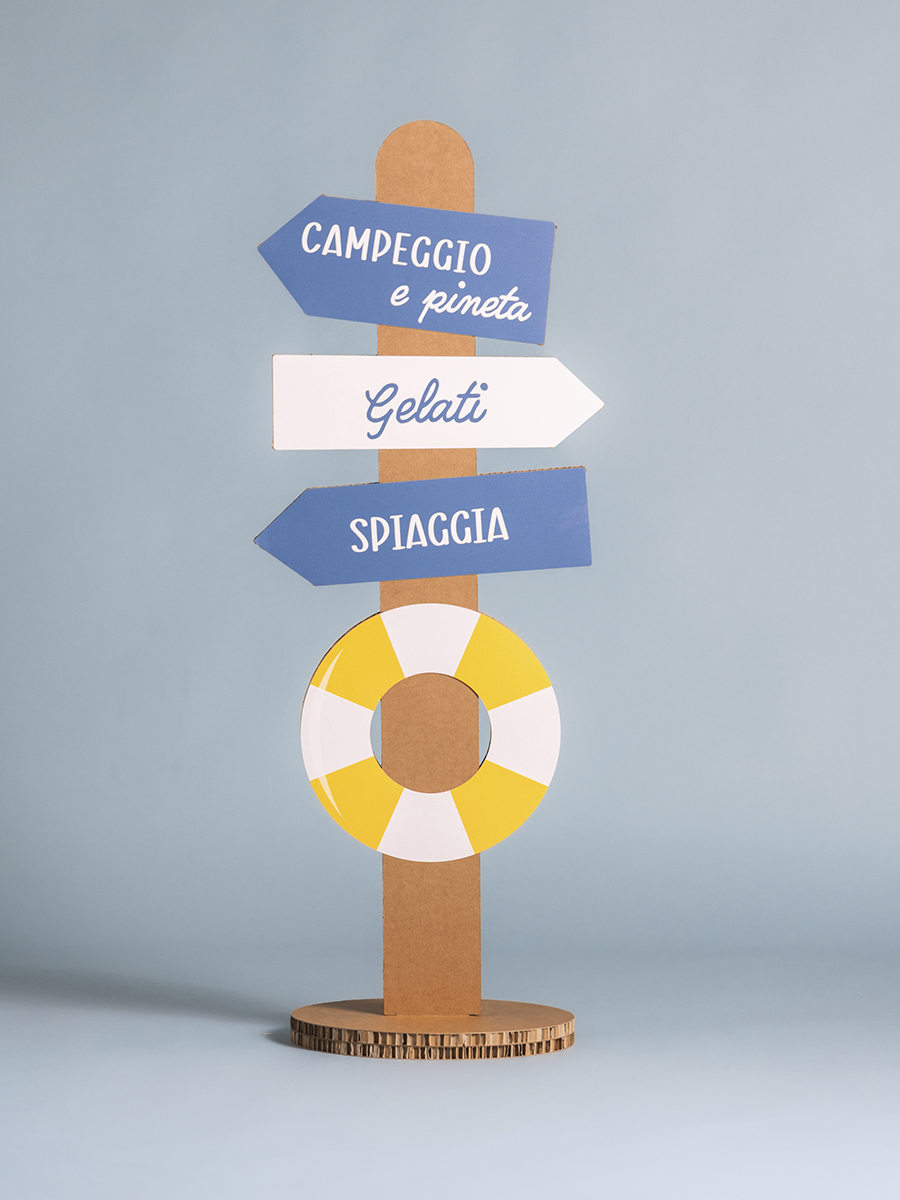 Insegna con frecce "Spiaggia e Gelati"