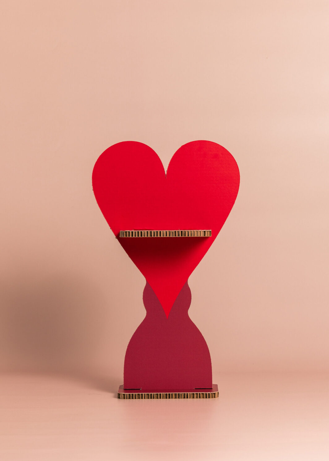 Piedistallo cuore in cartone
